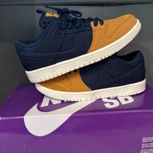 Nike SB Men's Navy and Tan Sneakers